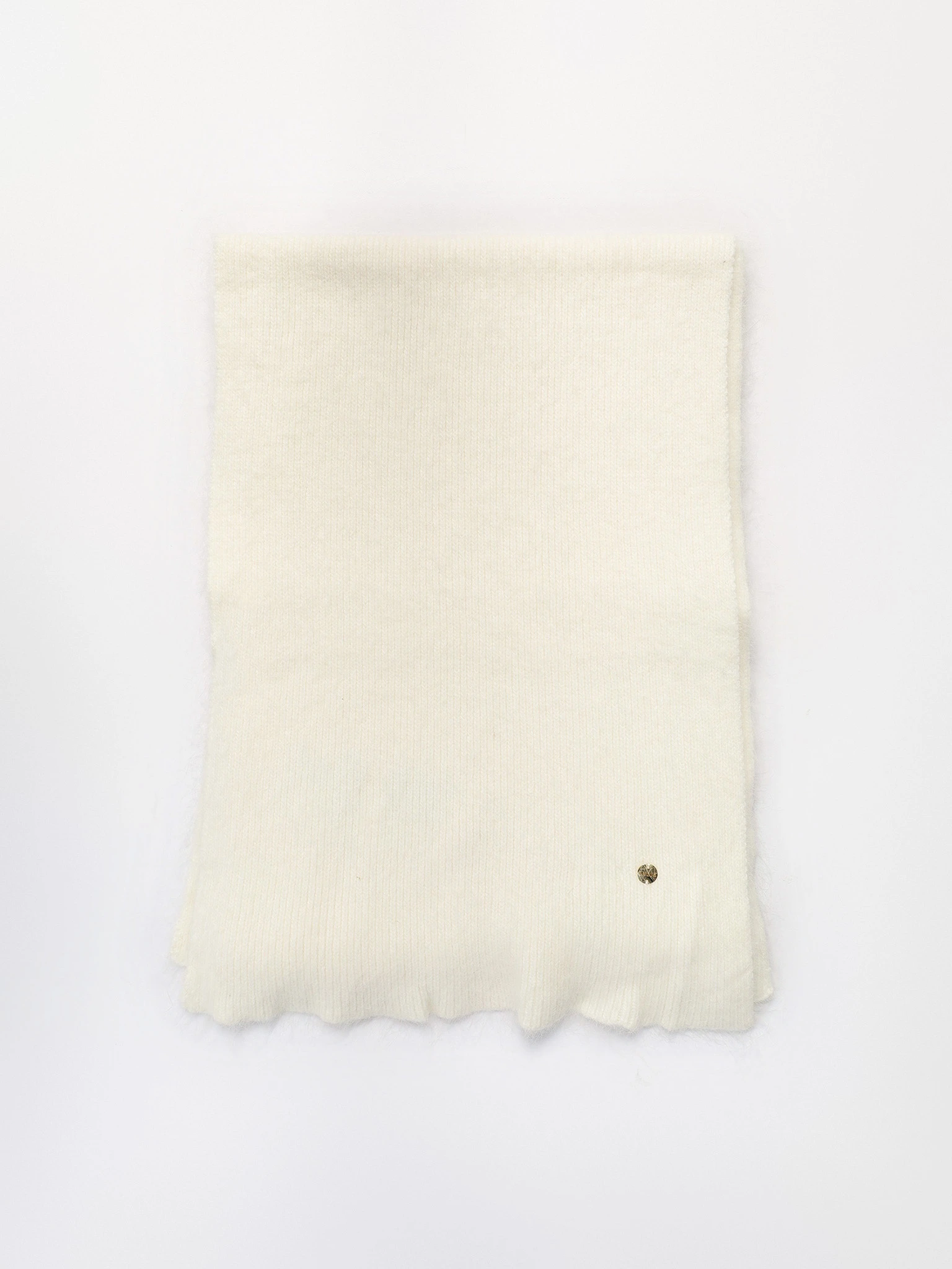 Шарф с декоративной нашивкой в ассортименте